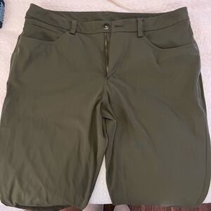 Lululemon ABC Pants 34x32 - please review pictures